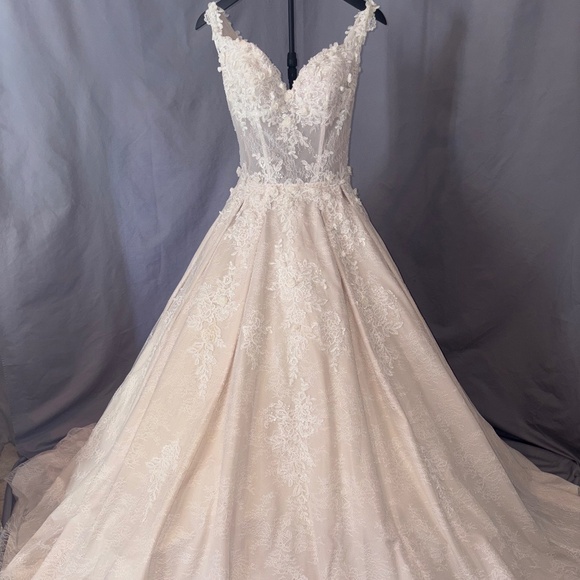 NEW PRONOVIAS PRIVEE WEDDING DRESS NEVER WORN - Picture 1 of 8